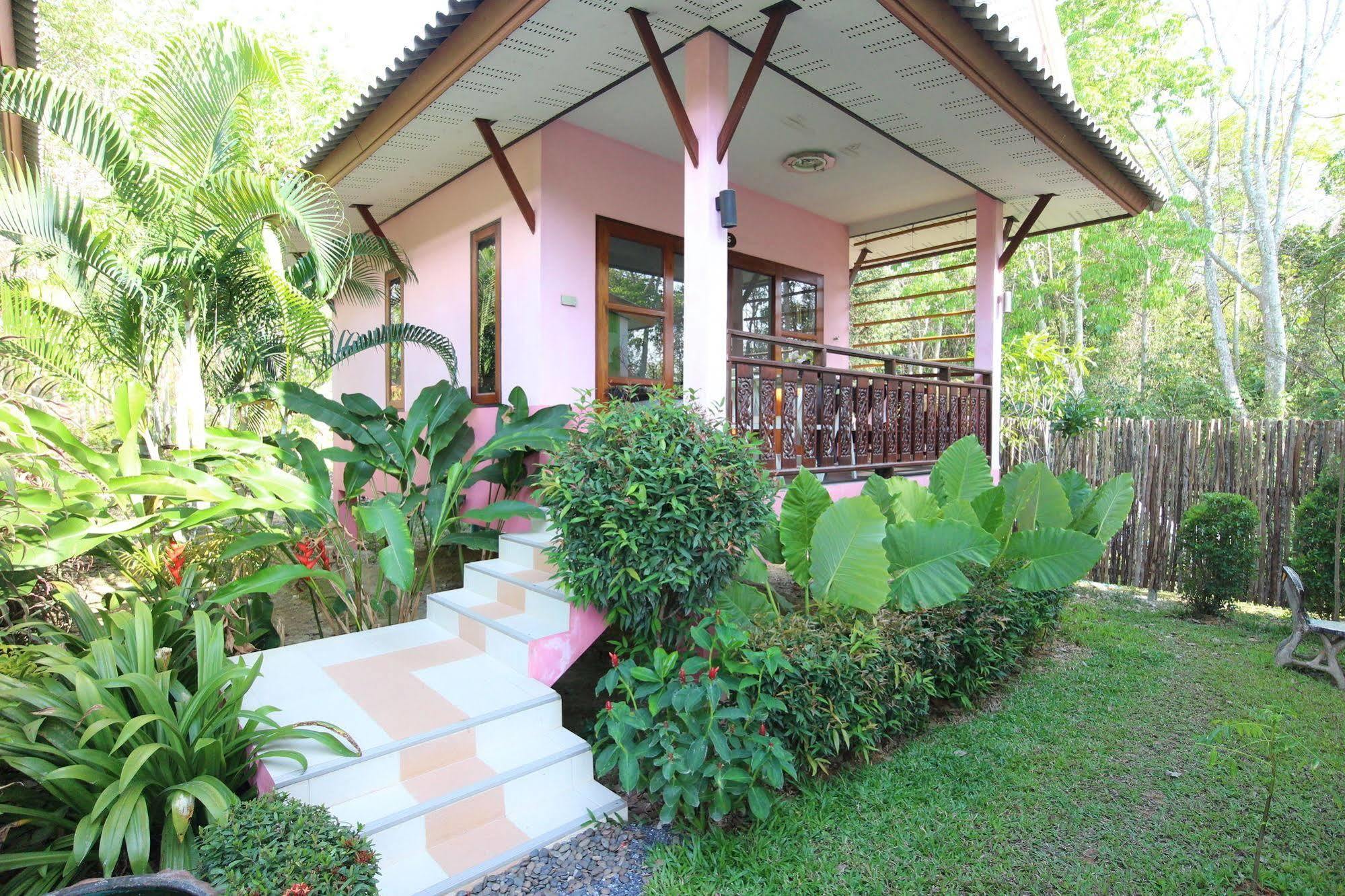 Pinky Bungalow Resort & Villa - Sha Extra Plus Ko Lanta Buitenkant foto