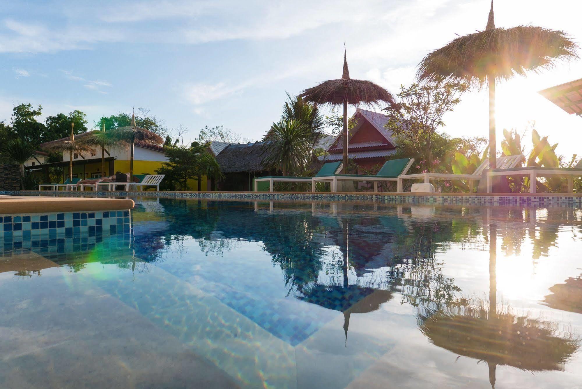 Pinky Bungalow Resort & Villa - Sha Extra Plus Ko Lanta Buitenkant foto